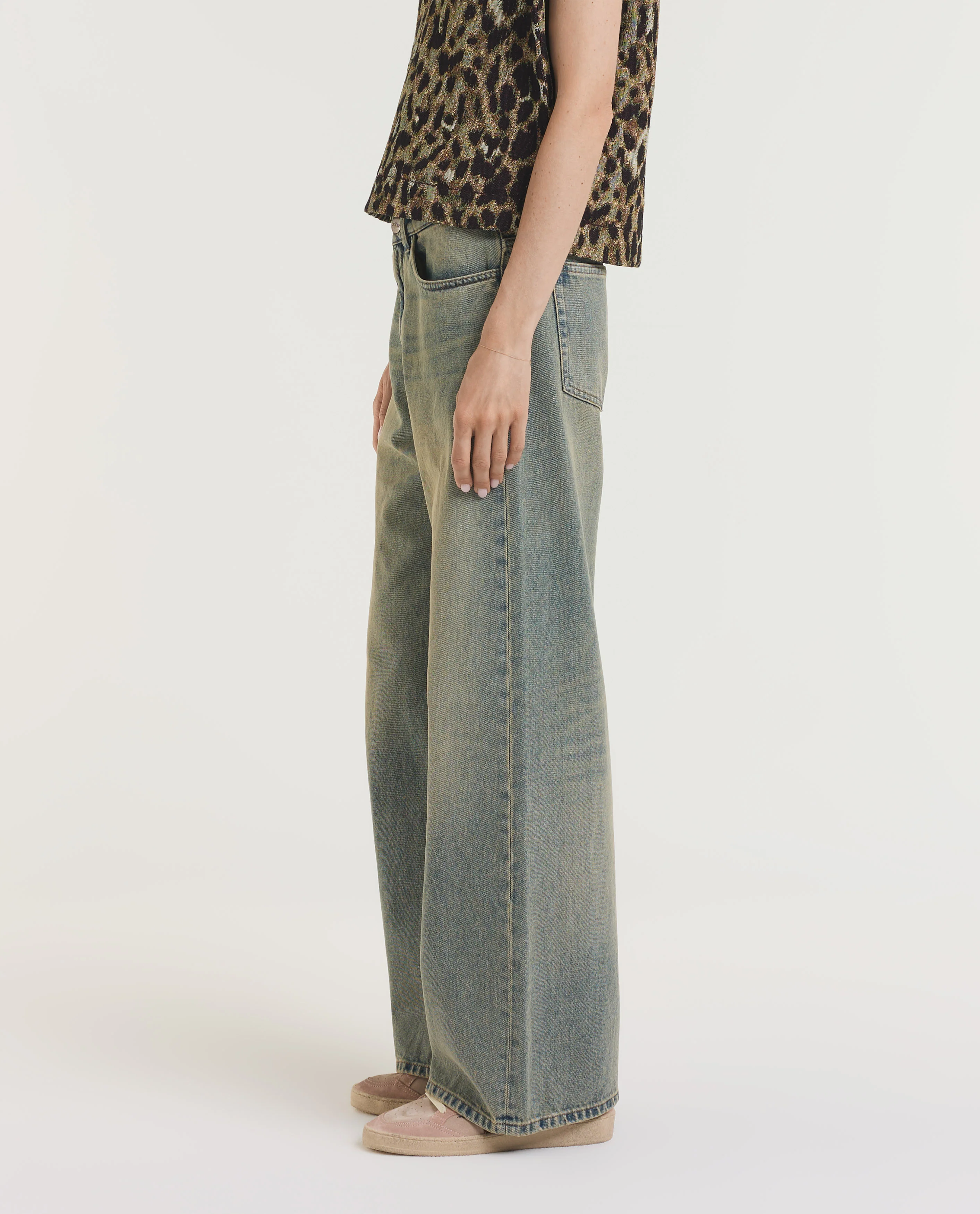 Vintage Wash Wide Leg Jeans - Image 3