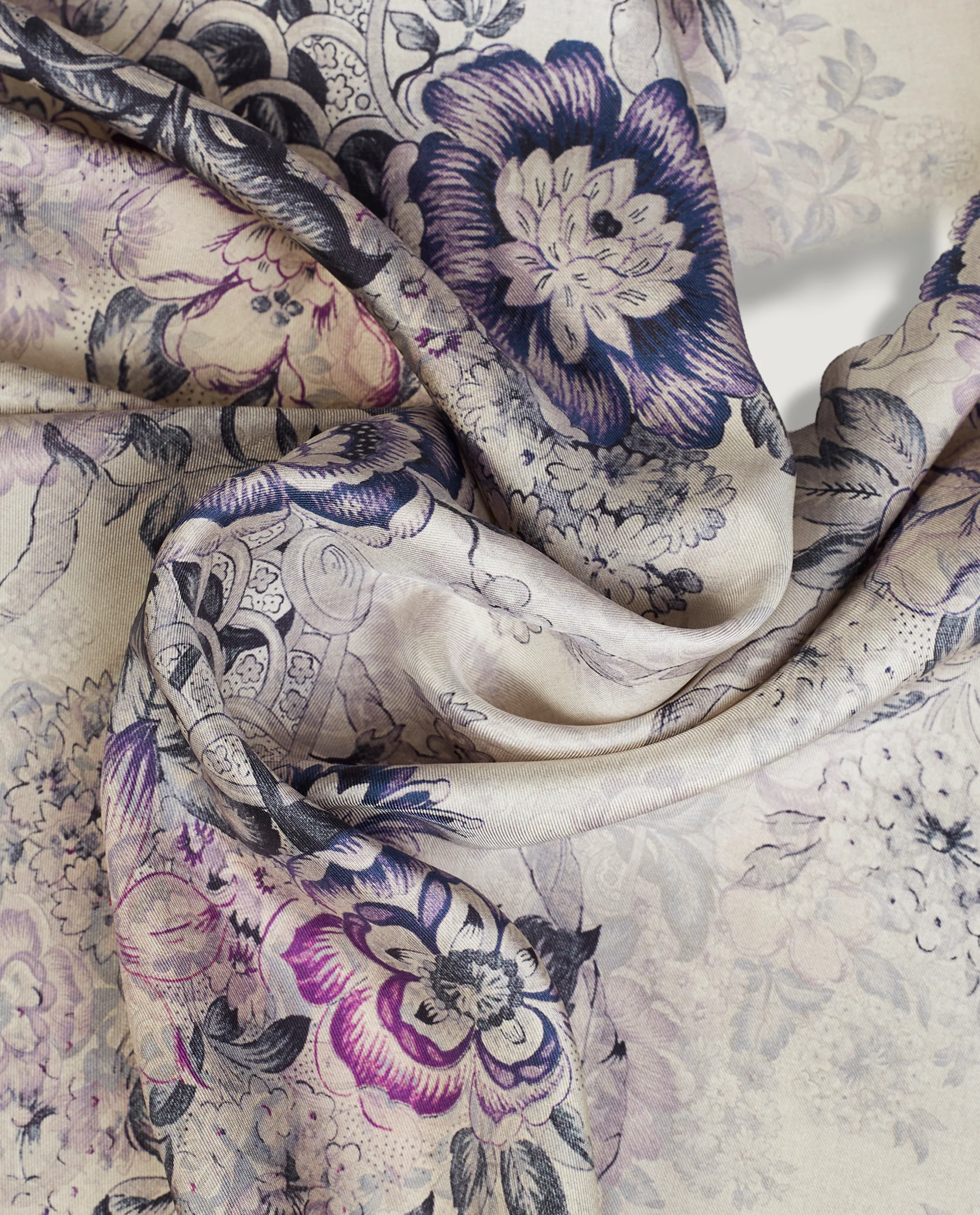 Zijden Vierkante Shawl - Image 2